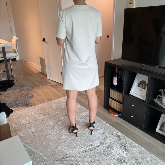 Zara straight cut dress with decorative pockets size small - Picture 2 of 3